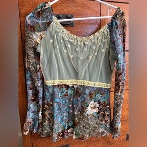 Romantic Susan Lawrence top, size small, multi colored.